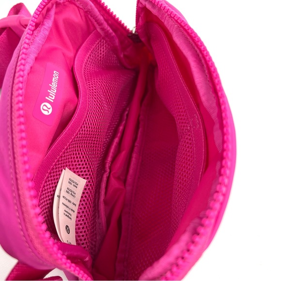 Lululemon Everywhere Belt Bag Sonic Pink Extended Strap - Picture 6 of 11